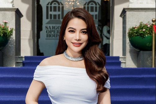 Lan Anh vấp váy, Trương Ngọc Ánh diện đầm trễ vai ở Miss Earth 2023