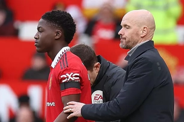 MU thưởng nóng Kobbie Mainoo, không lo Man City dụ dỗ