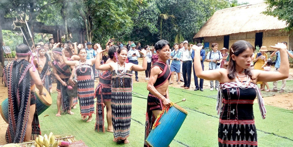 the new rice ritual of the co tu picture 2