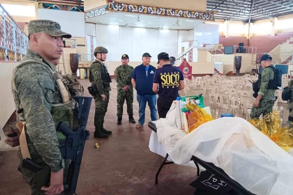 Tổng thống Philippines yêu cầu quân đội cảnh giác sau vụ đánh bom của IS