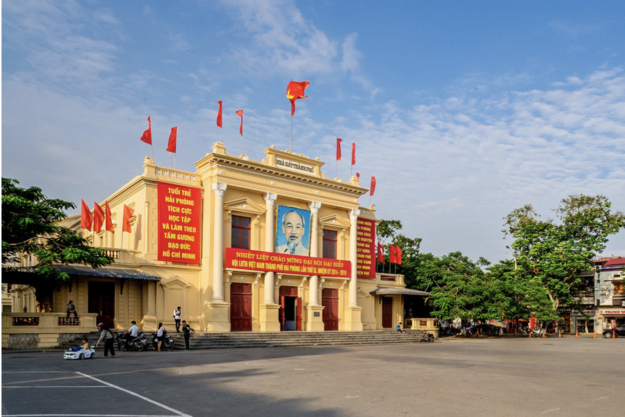 Trải qua những thăng trầm, các công trình kiến trúc tại trung tâm thành phố gần như còn nguyên vẹn