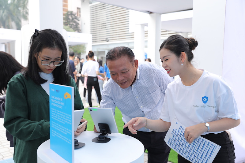 Vietnamese youth trained to raise online safety awareness for community