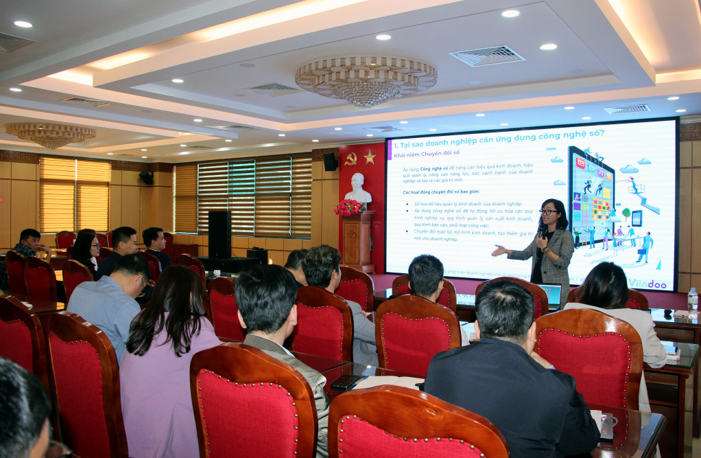 2151075 chuyen gia cong ty cp cong nghe viindo tu van cho cac doanh nghiep htx to hop tac tren dia ban tinh ve ung dung chuyen doi so vao hoat dong san xuat k 17582621.jpeg