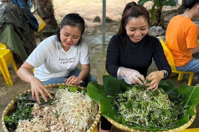 9X đem món ngon lên núi nấu tặng hàng trăm trẻ em nghèo