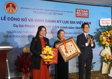 Cam, 78, sets Vietnam record in yoga