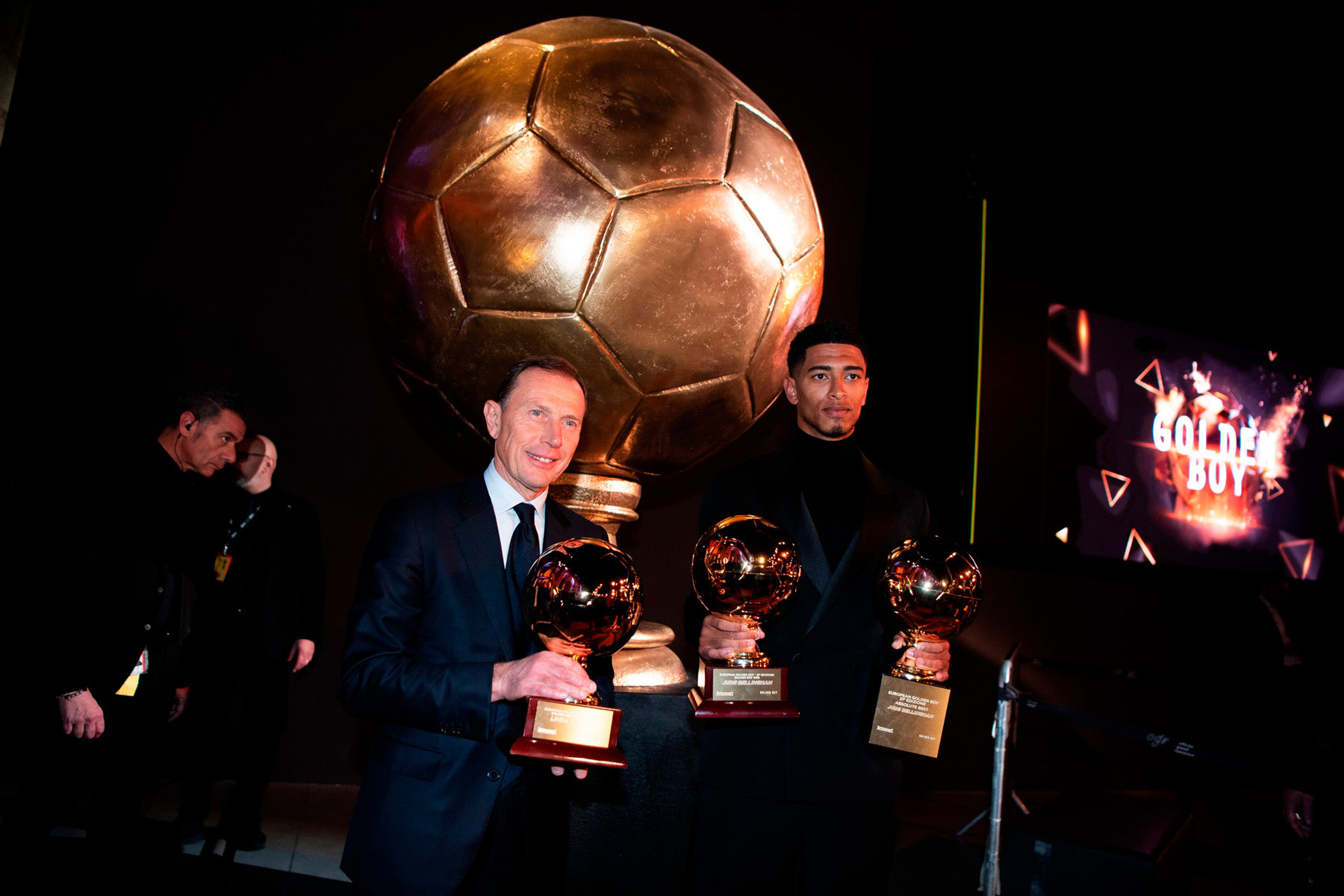 jude bellingham cau be vang 4.jpg