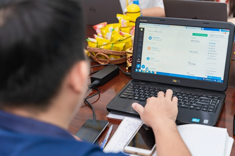 Make-in-Vietnam platforms compete equally with foreign giants