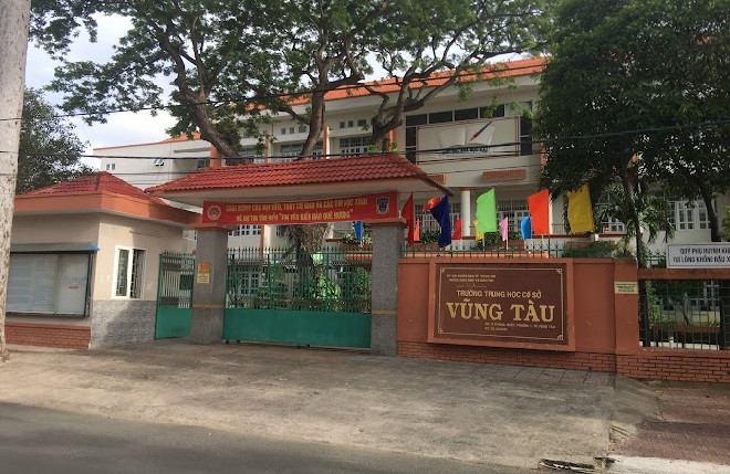 nam sinh dung keo dam ban nu cung lop o vung tau.jpg