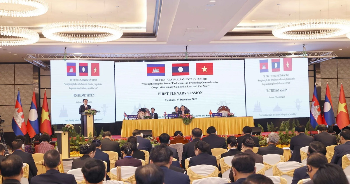Phiên toàn thể thứ nhất Hội nghị cấp cao Quốc hội ba nước Campuchia-Lào-Việt Nam