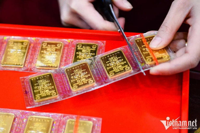 Gold price fluctuations over last decade affecting borrowers