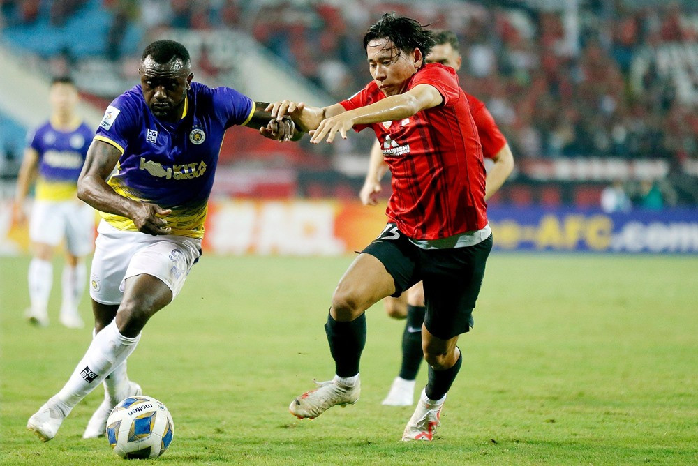 ha noi urawa reds.jpg