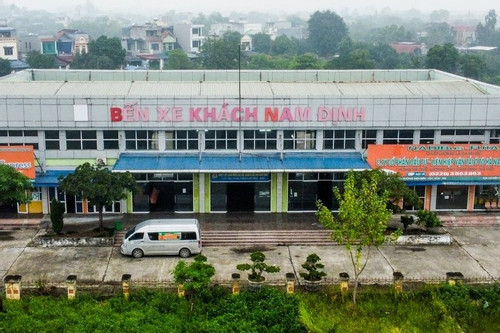 Hàng loạt vi phạm xây dựng, đất đai tại Bến xe khách Nam Định
