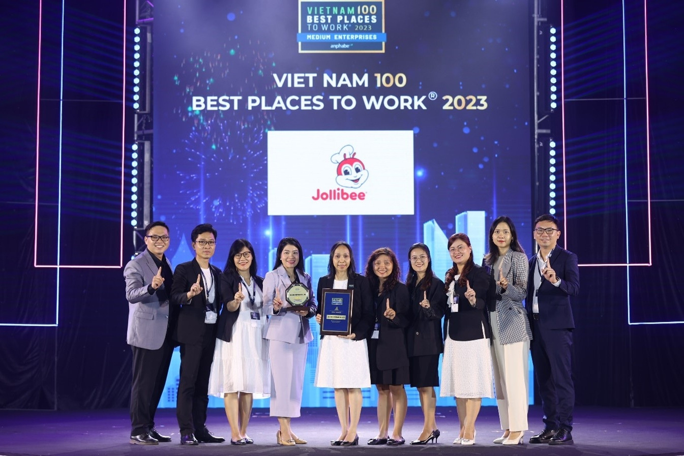 Jollibe Việt Nam vào Top 100 Nơi làm việc tốt nhất Việt Nam 2023