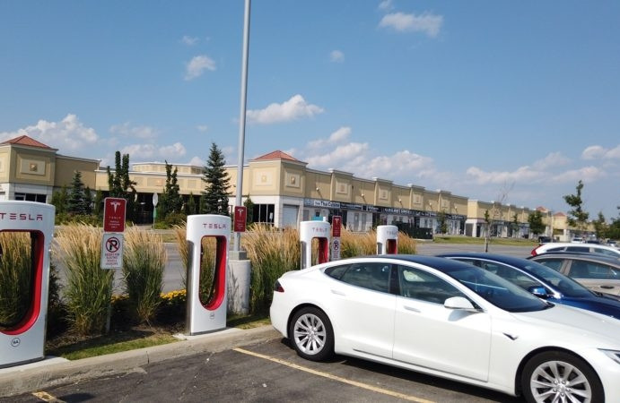 Mỹ tiêu thụ hơn 1 triệu xe điện trong vòng 1 năm bất chấp những dự báo bi quan