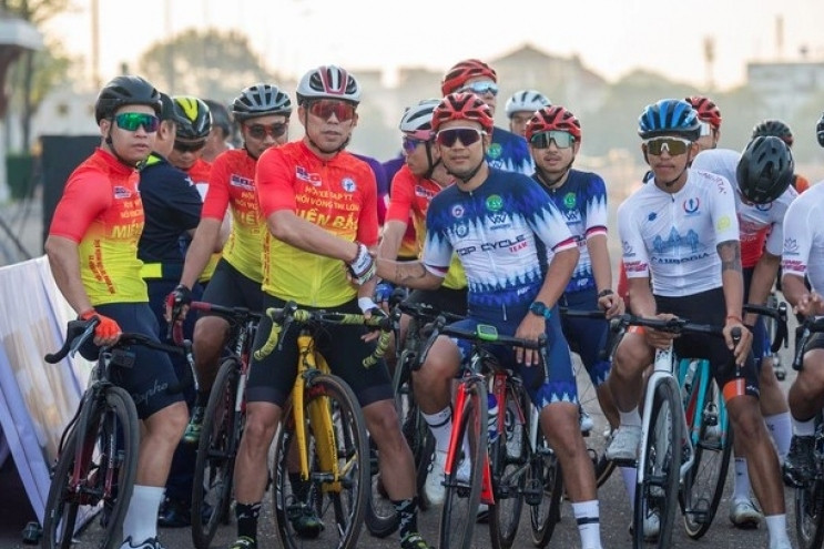 Thanh Hieu wins Cambodia-Laos-Vietnam friendship bicycle race