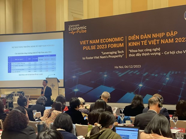 Vietnam to post faster growth over other countries in 2023: CIEM hinh anh 1