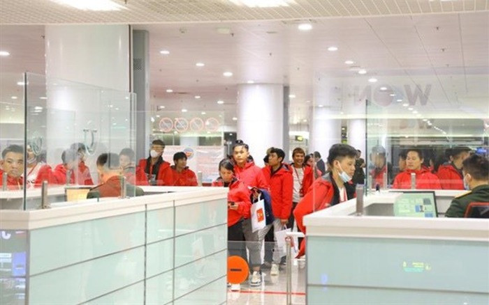 1,020 vietnamese nationals safely brought home from myanmar s conflict areas picture 1