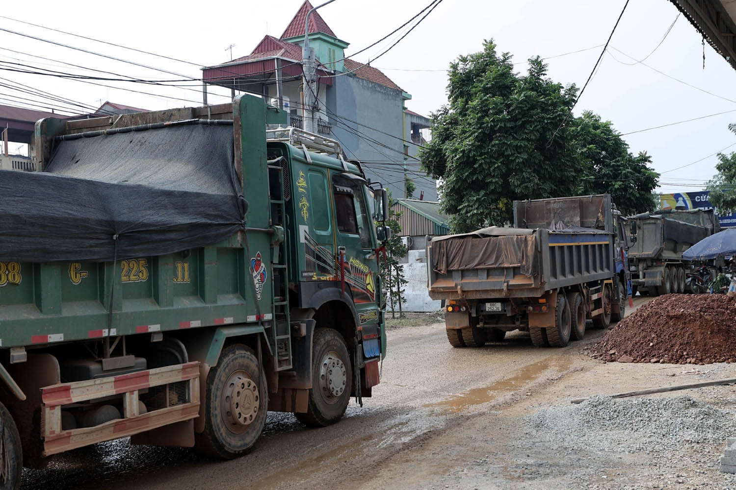 Chủ tịch Vĩnh Phúc yêu cầu họp khẩn sau phản ánh xe 'hung thần' qua khu dân cư