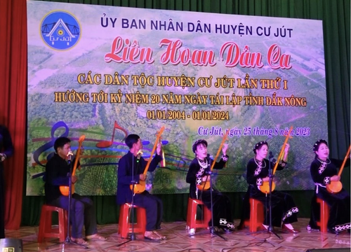Ethnic folk song festival of Cu Jut district attracts nearly 200 artists