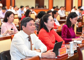 HCMC proposes higher salaries to attract talents