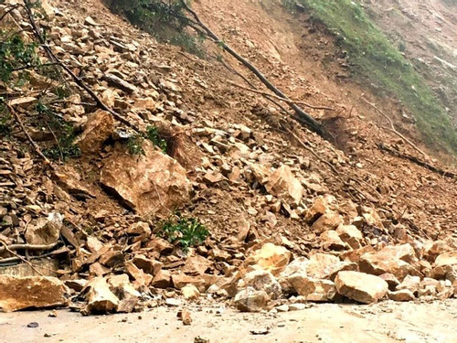 Landslide triggers massive debris cascade, traffic congestion