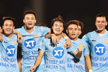 Nam Định giành hat-trick giải thưởng tháng 10