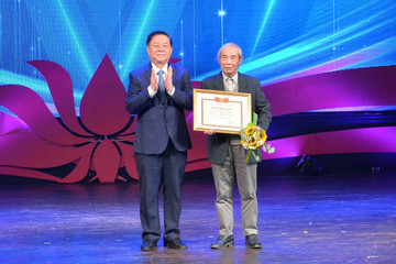 Sách bàn về thơ của GS Mã Giang Lân giành giải cao nhất
