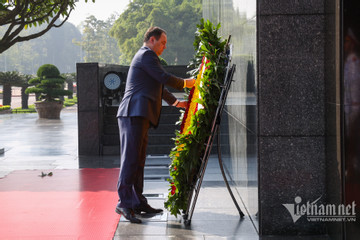 Thủ tướng Belarus viếng Chủ tịch Hồ Chí Minh, tưởng niệm các Anh hùng liệt sĩ