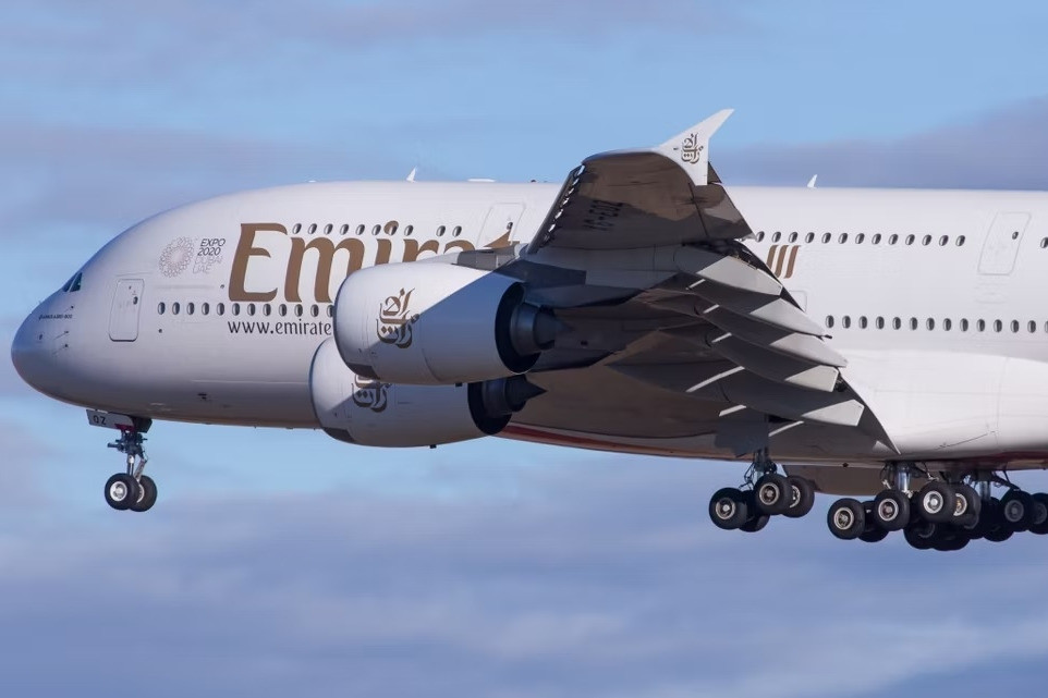 Trần máy bay Airbus A380 nứt toác, 14 khách bị thương khi đi qua vùng nhiễu động