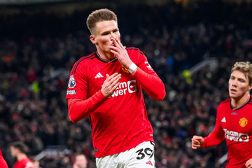 McTominay lập cú đúp tuyệt đỉnh, MU hạ gục Chelsea