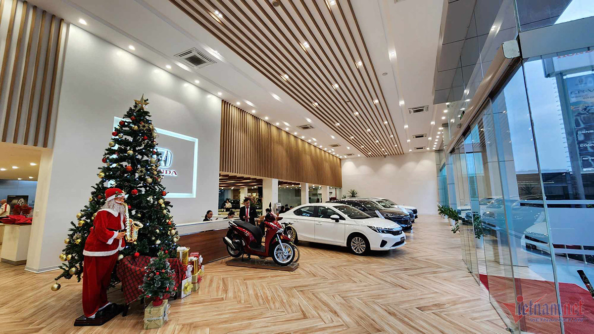 https://static-images.vnncdn.net/files/publish/2023/12/7/w-showroom-honda-1-2-1-1575.jpeg?width=768&s=6-FTQ4VERO5nb5fxS7E11w