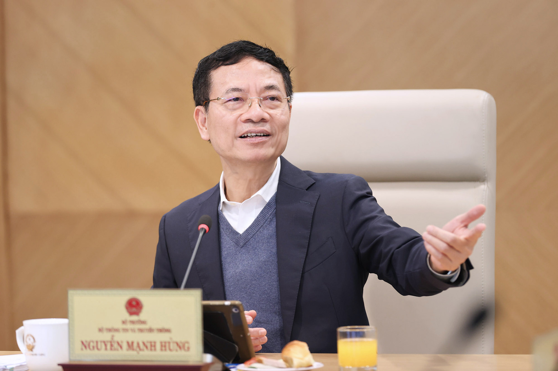 nguyen manh hung3.jpg