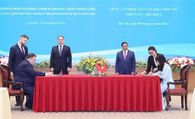 PMs agree to expand Vietnam - Belarus ties to potential areas hinh anh 2