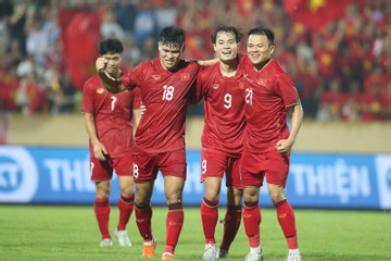 Tuyển Việt Nam mơ World Cup và hiện thực phũ từ V-League