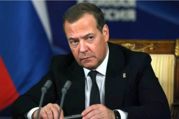 Cựu Tổng thống Medvedev cảnh báo xung đột trực tiếp Nga-NATO