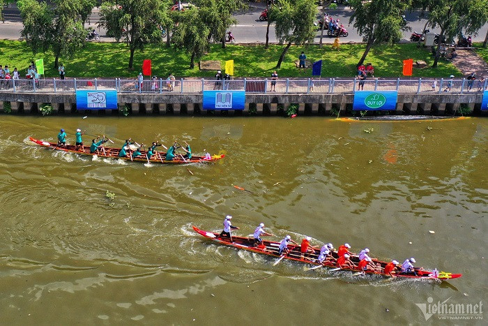 Kien Giang rowers top Ngo boat race in Ho Chi Minh City