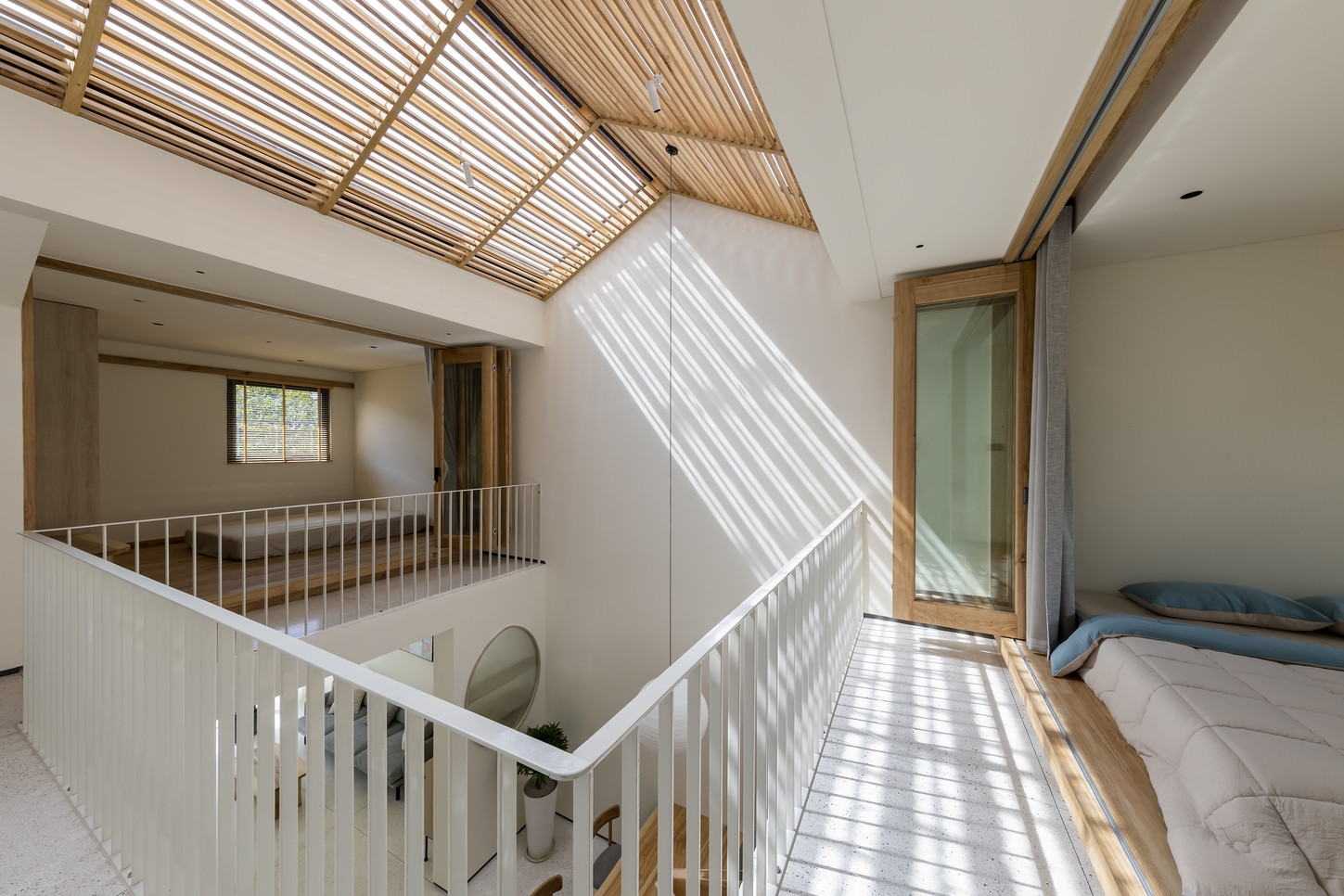 Nhà 2 tầng thiết kế đơn giản, đầy ắp ánh sáng tự nhiên