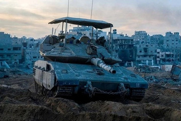 Tổng thống Biden muốn bán 45.000 quả đạn pháo xe tăng cho Israel