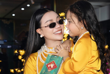 Trà Ngọc Hằng và con gái 5 tuổi diện áo dài yêu kiều