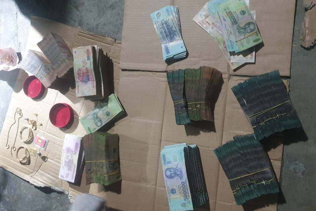 Chồng trộm hơn 2,3 tỷ của vợ ở Quảng Nam mang cất giấu