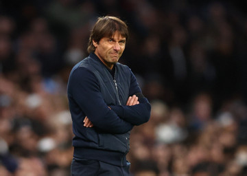 Tottenham thông báo, HLV Conte đau bụng dữ dội, phải mổ gấp