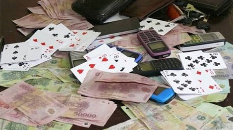 Bắt quả tang 4 cán bộ Chi cục Dự trữ Nhà nước đánh bạc tại trụ sở
