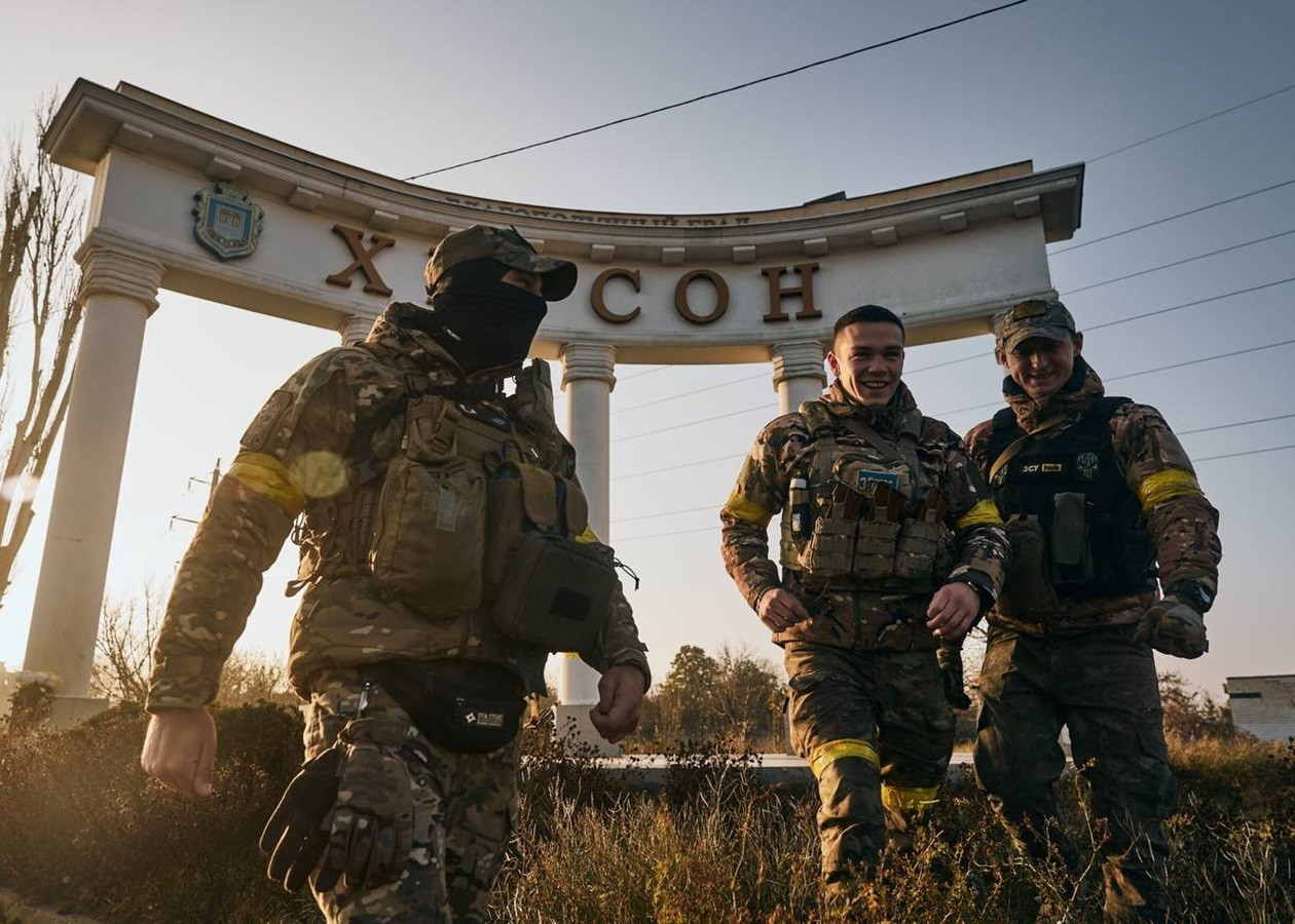 Video cận chiến giữa lính dù Nga và lính đánh thuê nước ngoài ở Ukraine