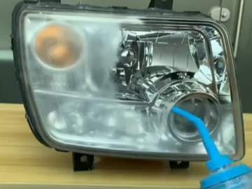 Có nên bỏ tiền mua lọ xịt nano cho đèn pha ô tô cũ sáng bóng?