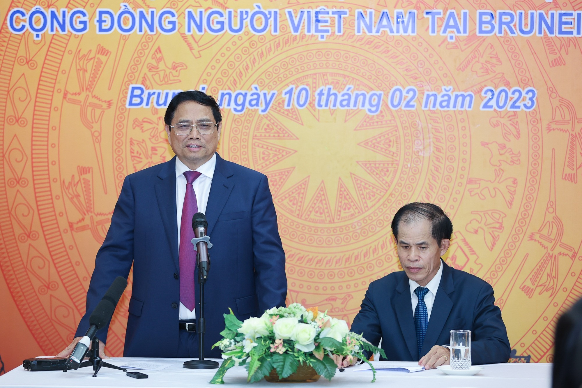 Thăm Brunei, Thủ tướng nhắc Đại sứ quán phải xem bà con kiều bào như người nhà