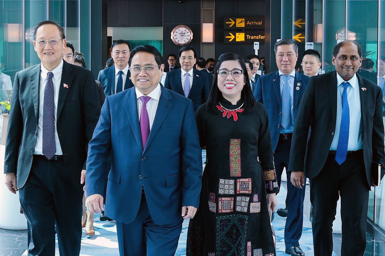 Thủ tướng rời Singapore, bắt đầu thăm chính thức Brunei