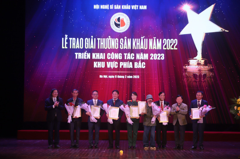 NSƯT Trịnh Mai Nguyên nhận giải Đạo diễn xuất sắc nhất 2022