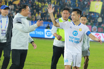 HLV Vũ Hồng Việt bật mí 'vũ khí' giúp Nam Định dẫn đầu V-League