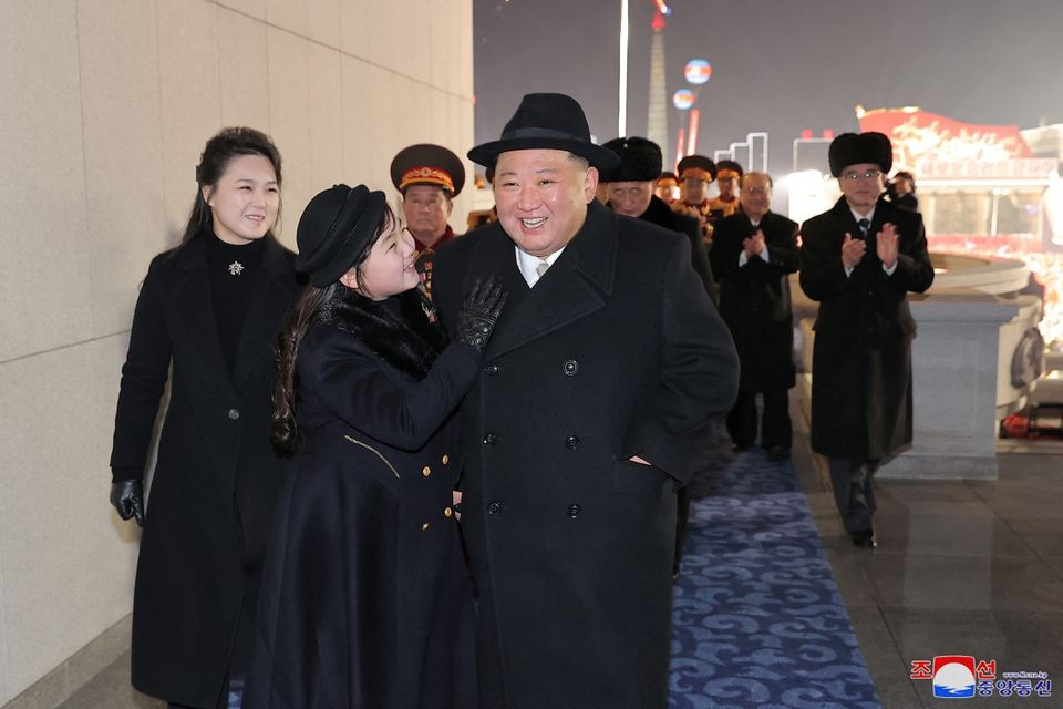 Hình ảnh thân thiết của Chủ tịch Triều Tiên Kim Jong Un và con gái