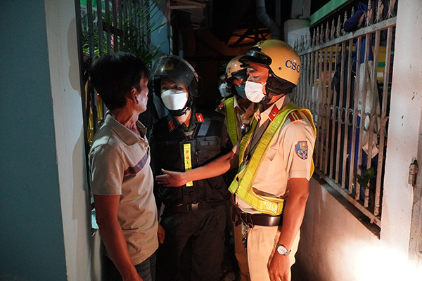 'Ma men' cự cãi, bỏ chạy khi bị kiểm tra nồng độ cồn